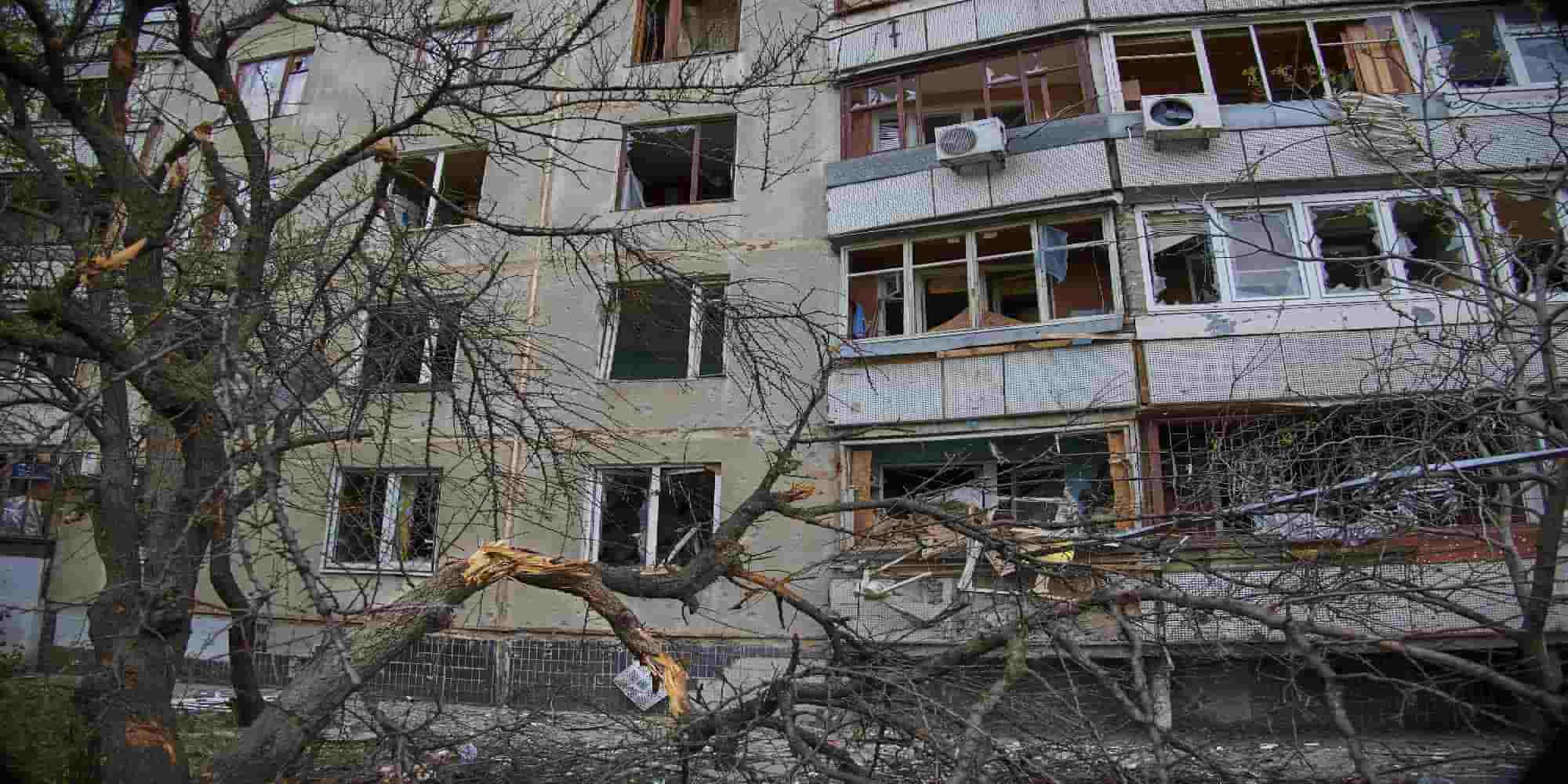 Ζημιές σε κτίρια μετά από βομβαρδισμούς στην Χάρκοβο στην Ουκρανία