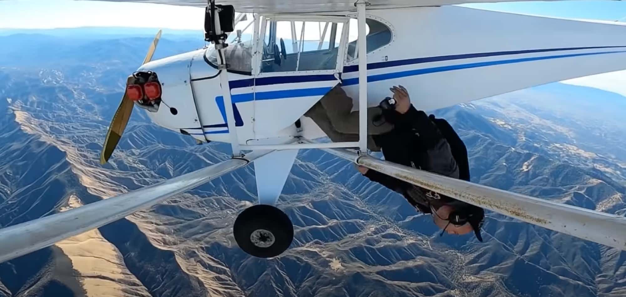 YouTuber πήδηξε από εν πτήσει αεροπλάνο και το άφησε να συντριβεί