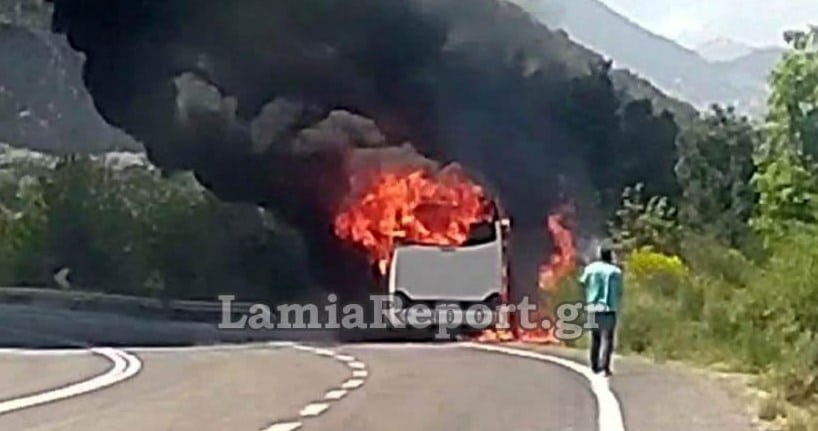 Φωτιά σε λεωφορείο με προσκόπους στον Μπράλο - Συναγερμός στην Πυροσβεστική (εικόνες & βίντεο)