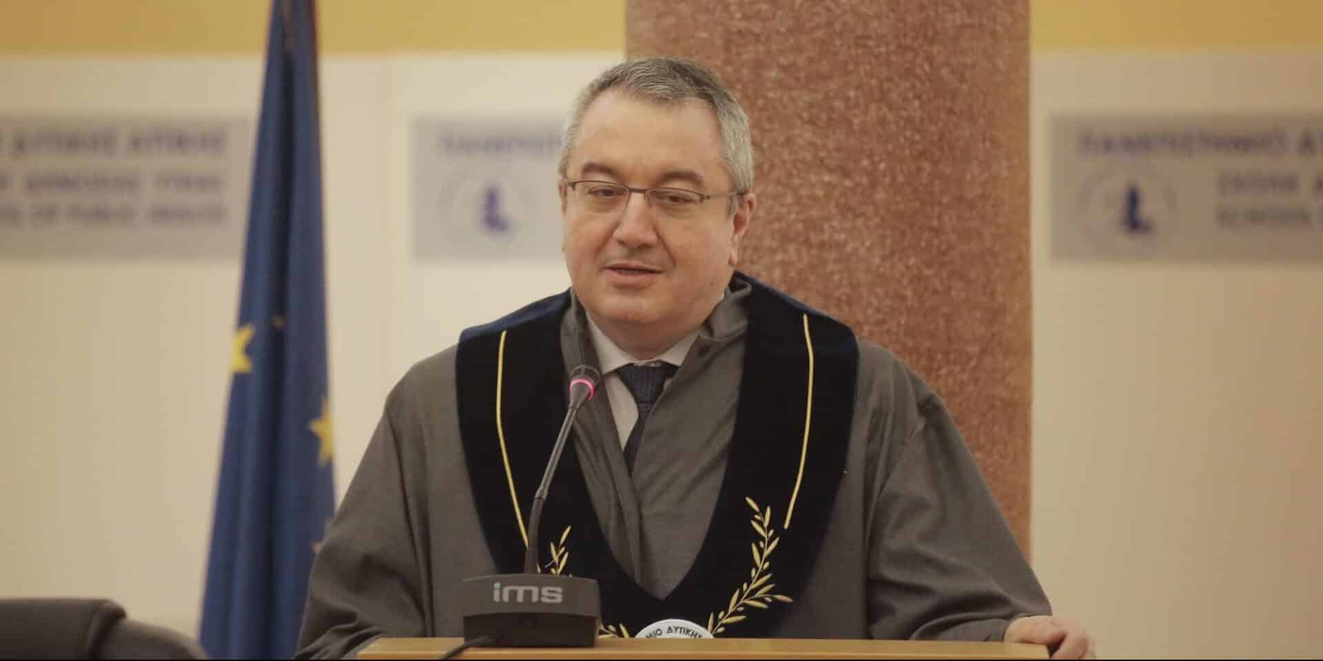 Ο Ηλίας Μόσιαλος