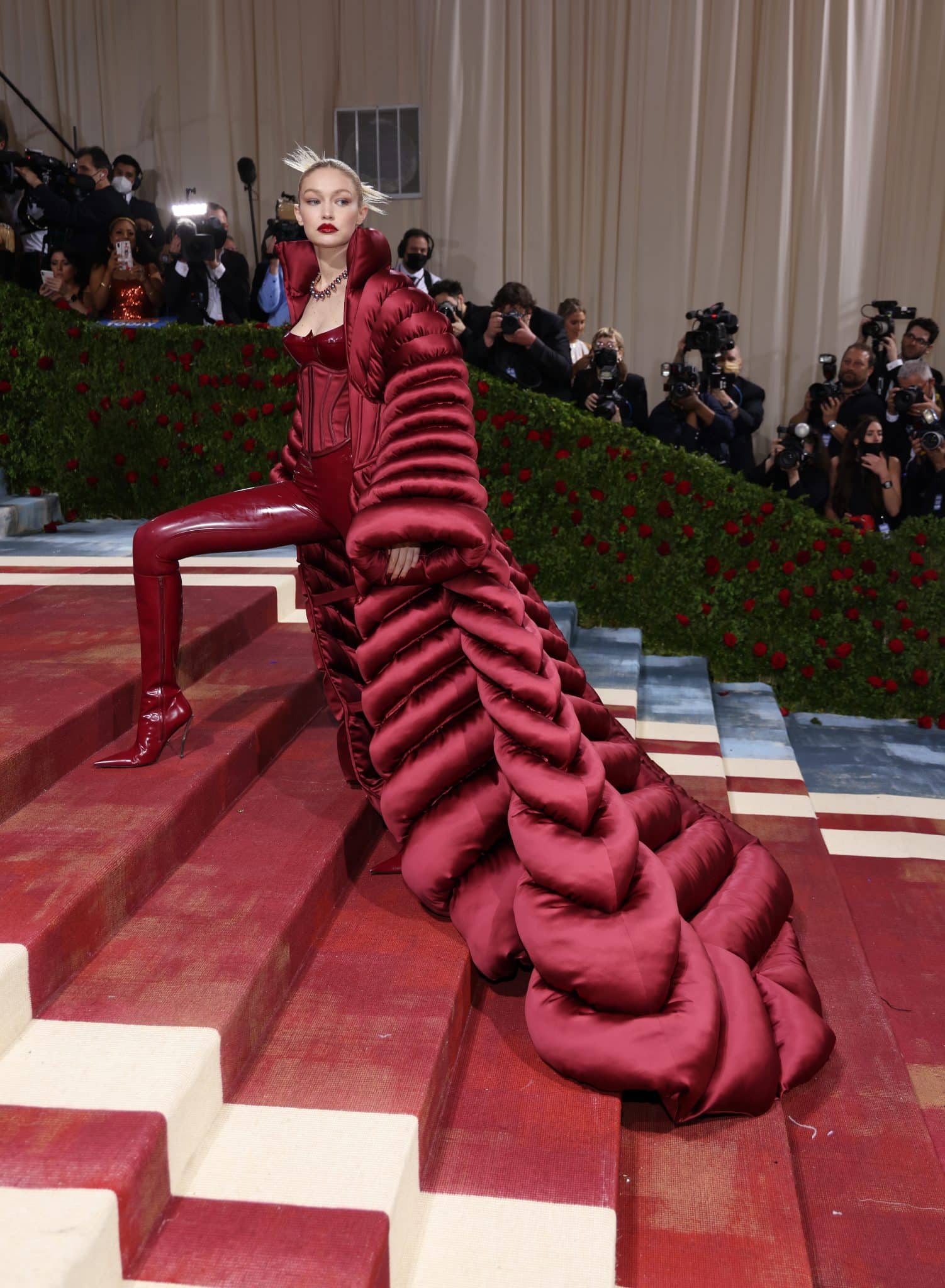 Met Gala: Το κρυφό event μόδας επέστρεψε - Οι εντυπωσιακές εμφανίσεις στο κόκκινο χαλί (εικόνες)