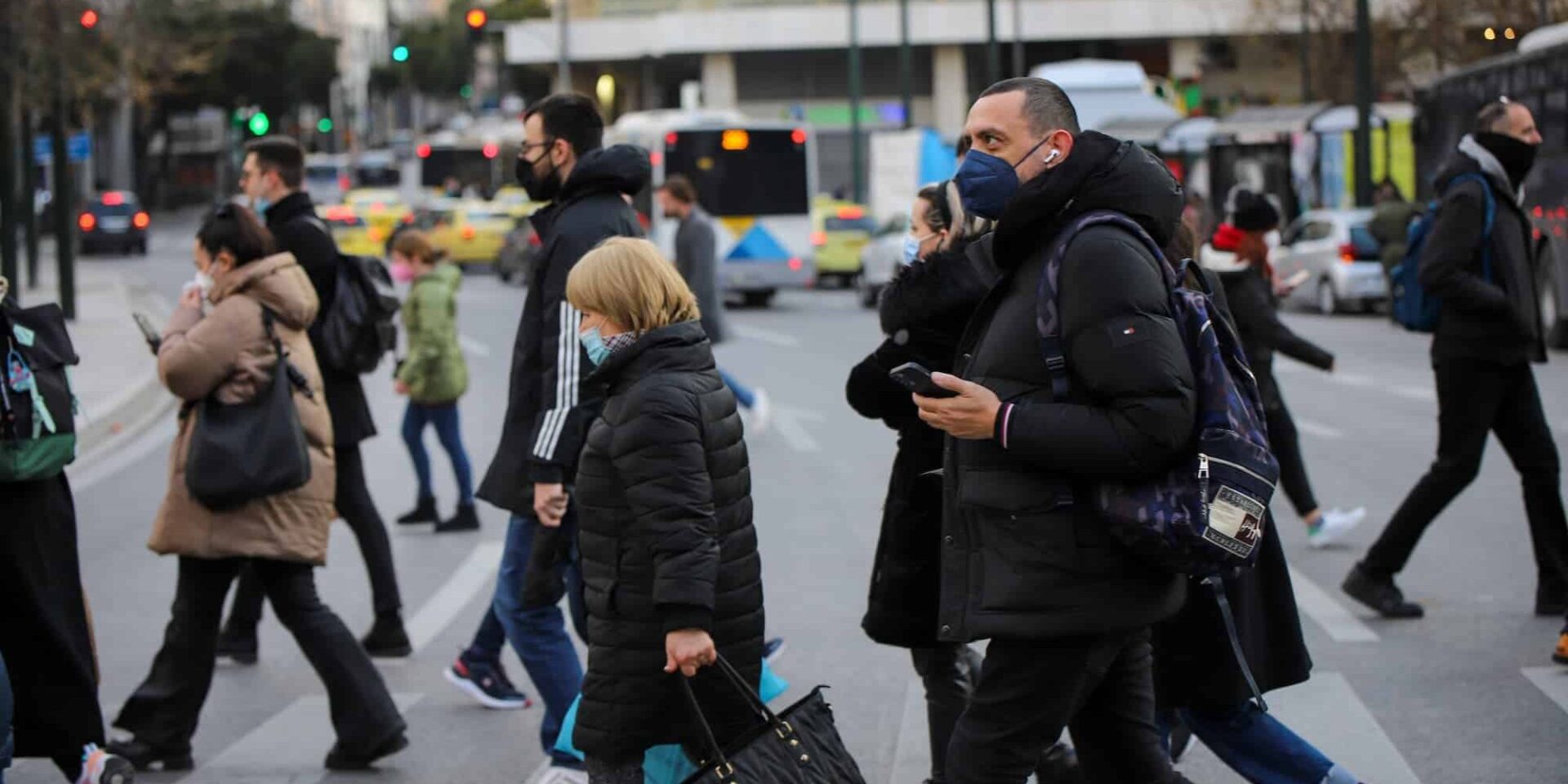 Κόσμος με μάσκες