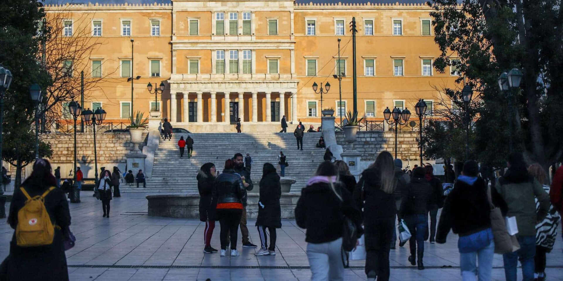 Κόσμος στο Σύνταγμα