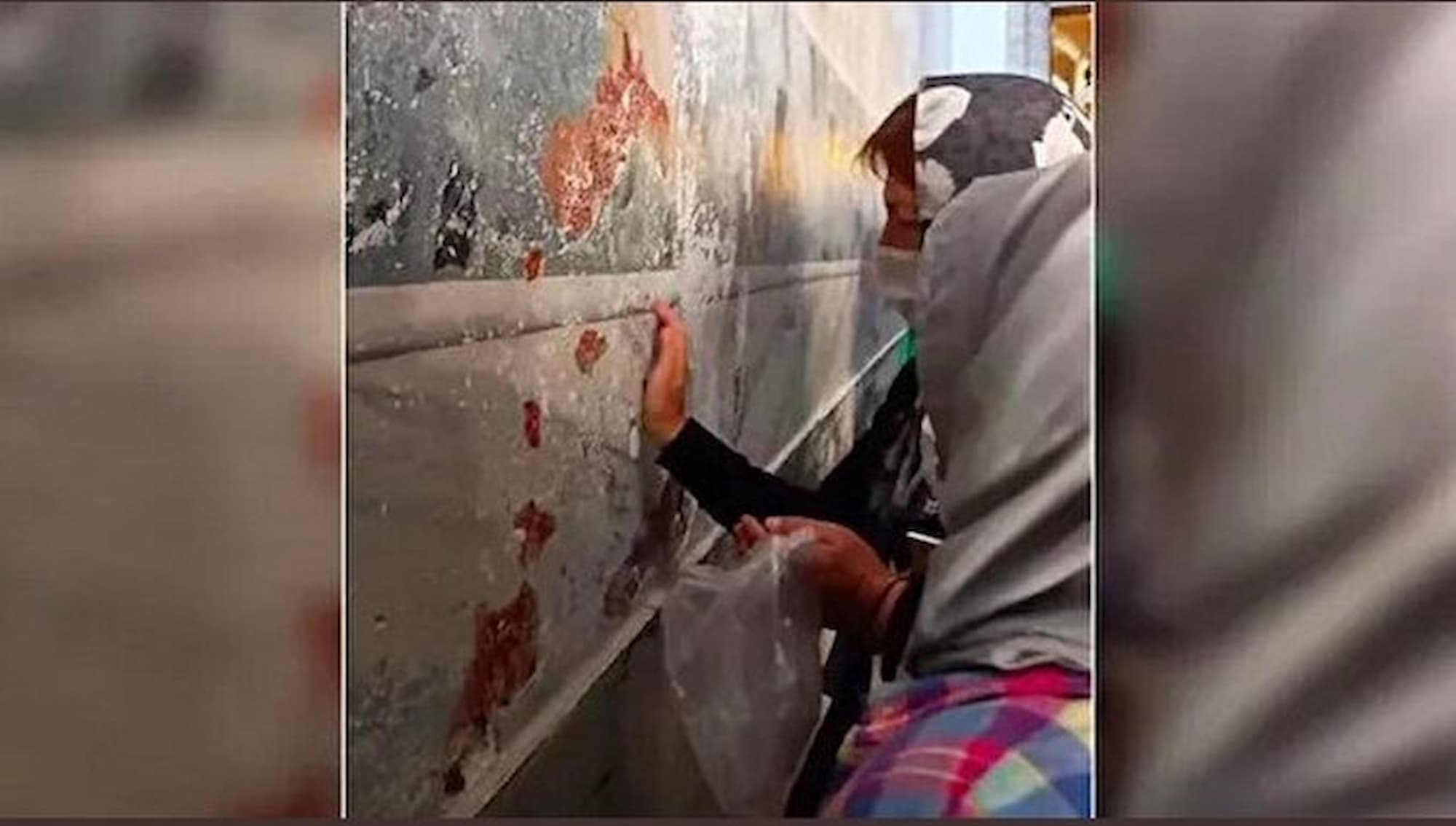 Agia sofia toixoi 25 5 22 - Αγία Σοφία: Τουρκικά ΜΜΕ κατηγορούν Χριστιανές τουρίστριες για τους βανδαλισμούς στους τοίχους (εικόνες)