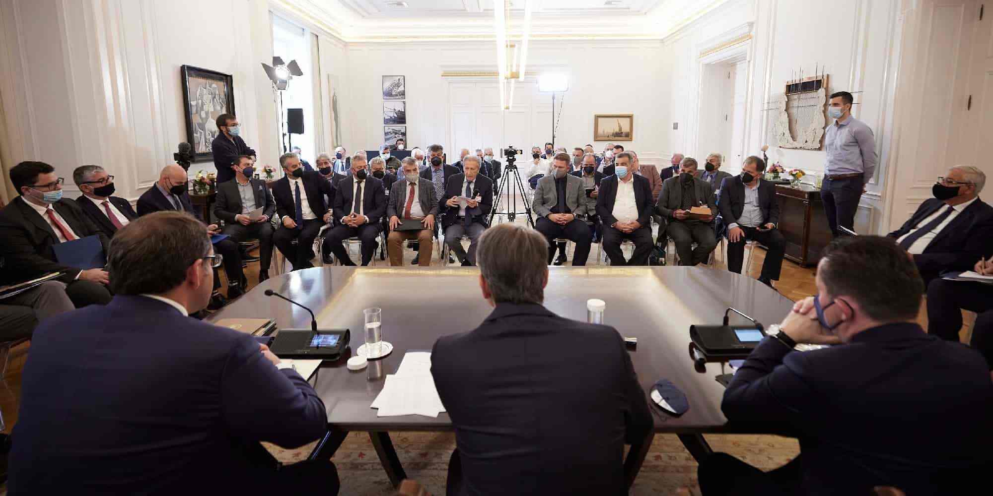 Η συνάντηση του Κυριάκου Μητσοτάκη με τους 33 δημάρχους / Φωτογραφία: Γραφείο του πρωθυπουργού