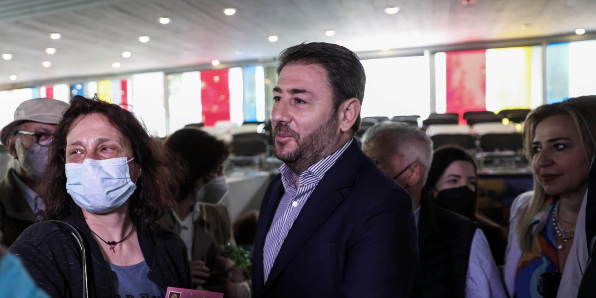 O Νίκος Ανδρουλάκης σε εκλογικό κέντρο