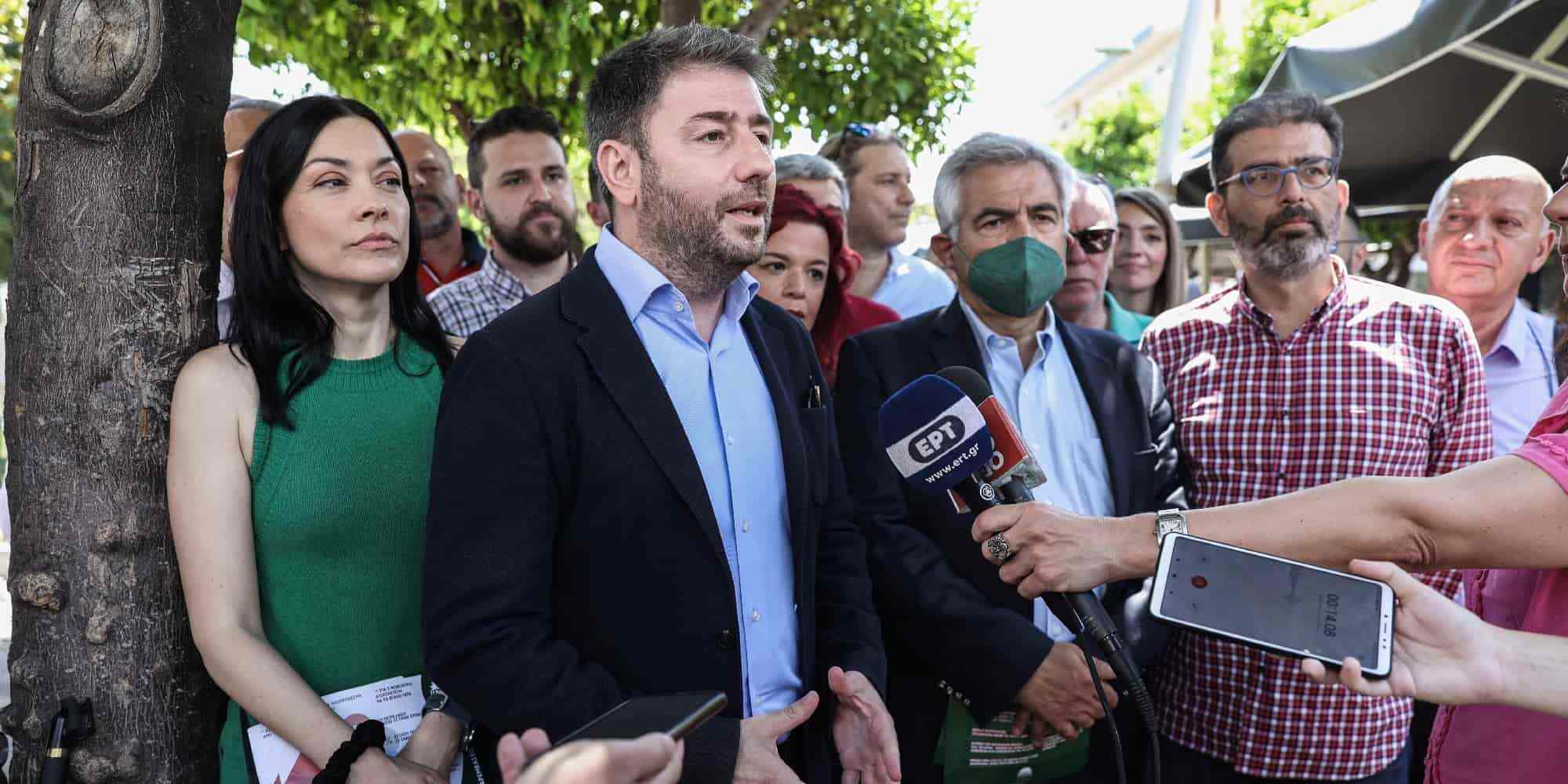 Επίσκεψη Νίκου Ανδρουλάκη στην αγορά του Περιστερίου