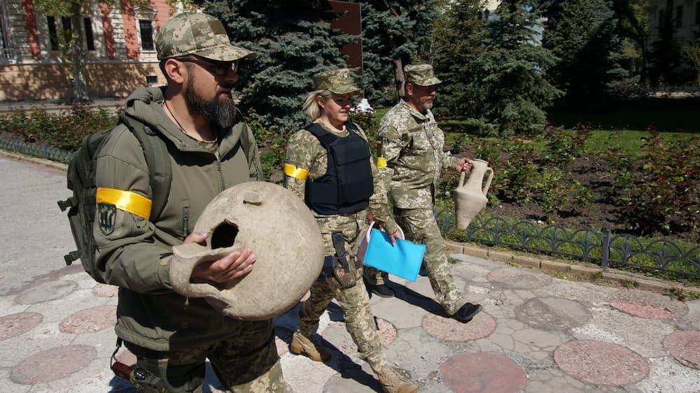 Oukrania Amforeis 19 5 22 1 - Οδησσός: Ουκρανοί στρατιώτες έσκαβαν για χαρακώματα και βρήκαν αρχαιοελληνικούς αμφορείς (εικόνες & βίντεο)