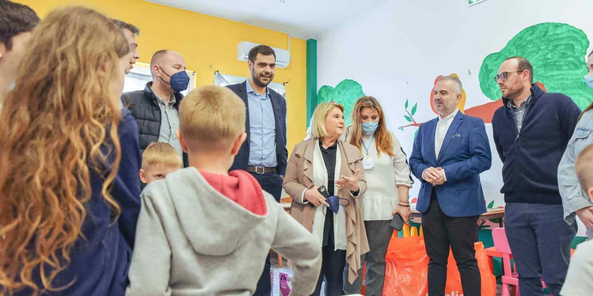 Ο Παύλος Μαρινάκης επισκέφθηκε δομή φιλοξενίας εκτοπισμένων Ουκρανών