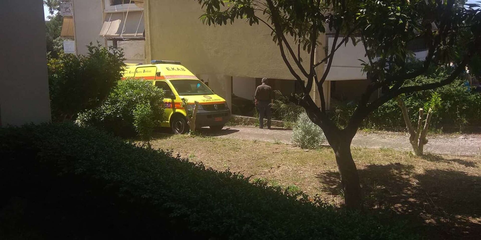53χρονη έπεσε από διαμέρισμα τρίτου ορόφου και σκοτώθηκε