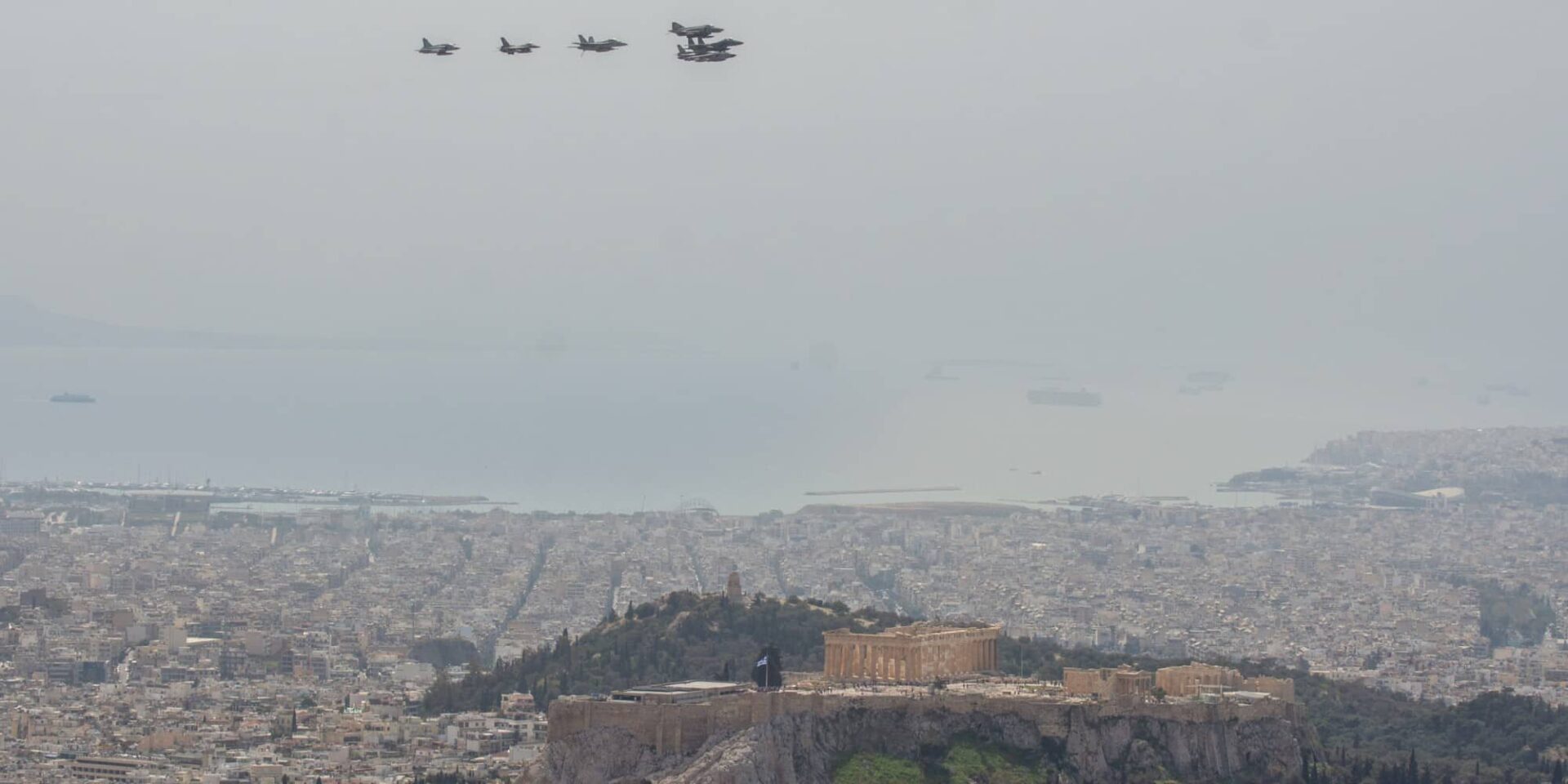 Μαχητικά αεροσκάφη πάνω από την Ακρόπολη