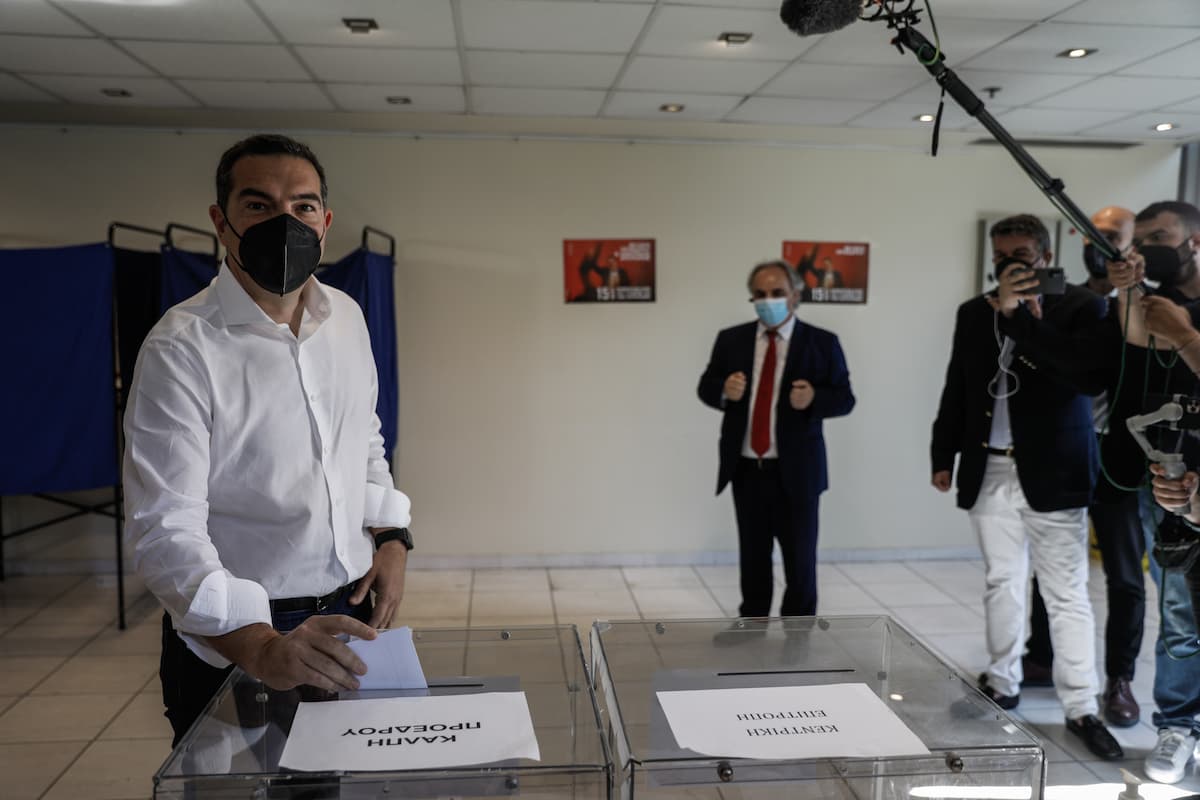 Ο Τσίπρας ψήφισε στις εσωκομματικές εκλογές: «Καλούμε τους πολίτες να πάρουν τον ΣΥΡΙΖΑ στα χέρια τους»