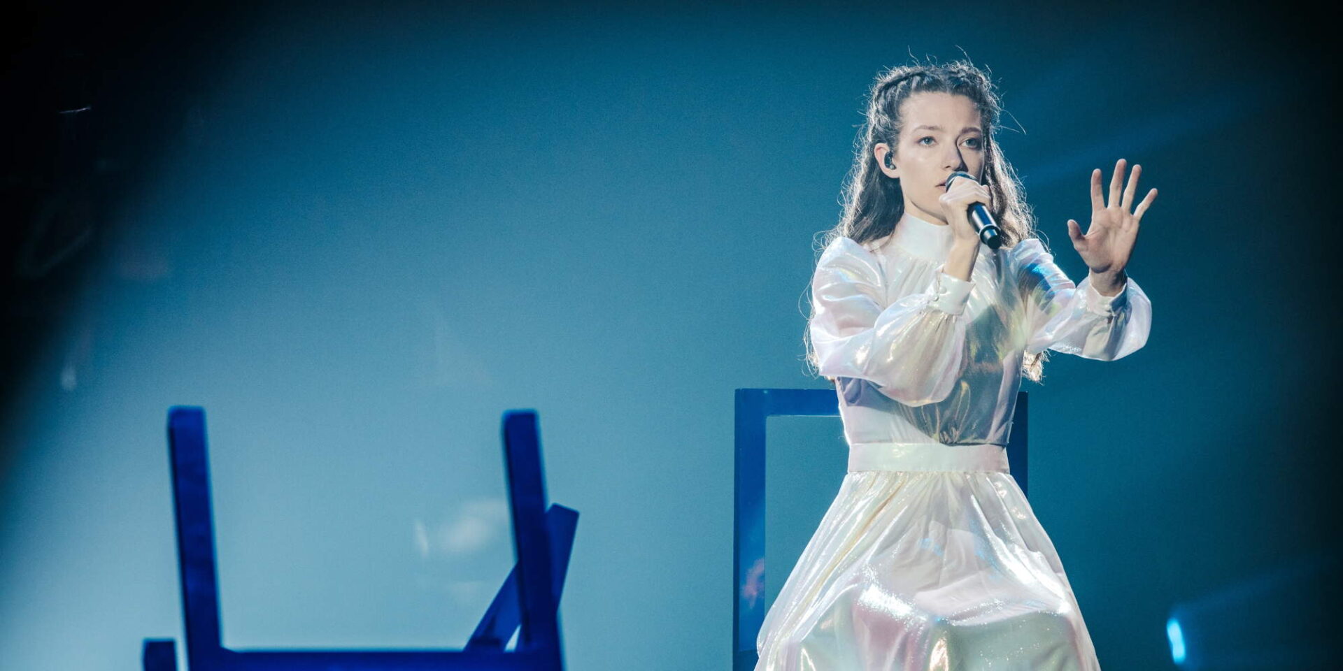 Η Αμάντα Γεωργιάδη στη σκηνή της Eurovision