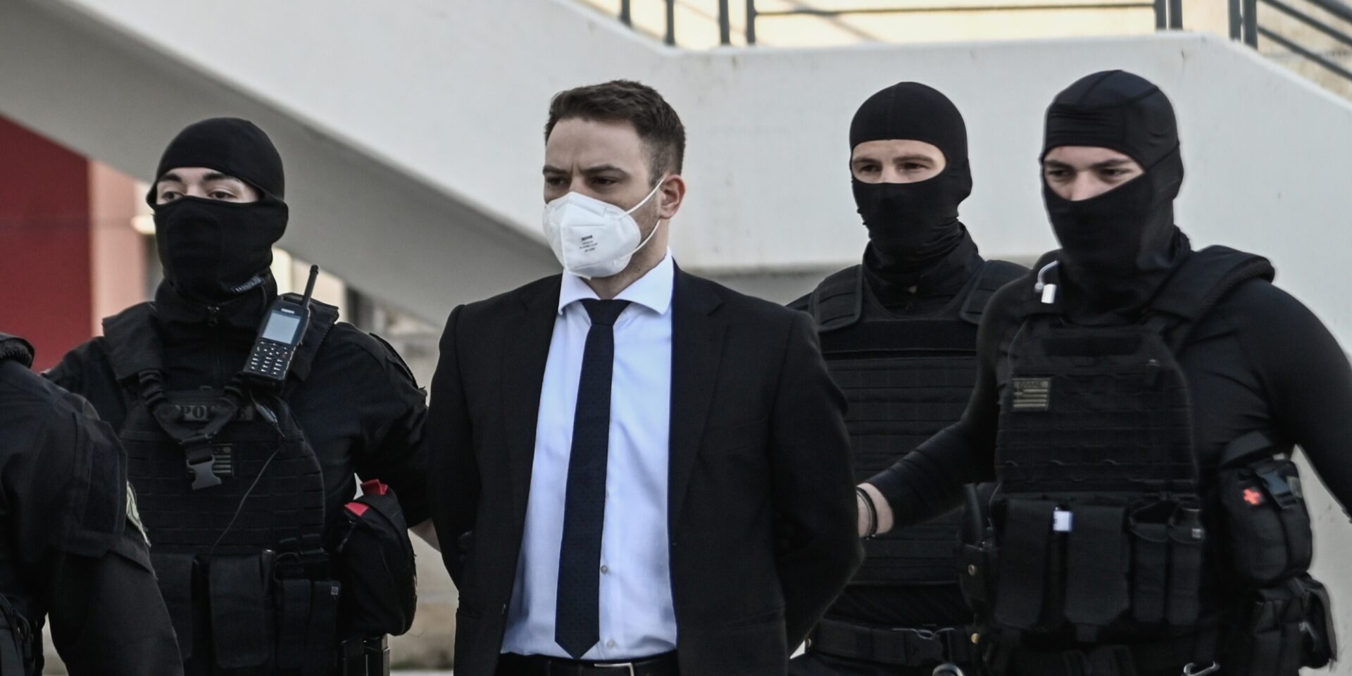 Ο Μπάμπης Αναγνωστόπουλος πάει στα δικαστήρια