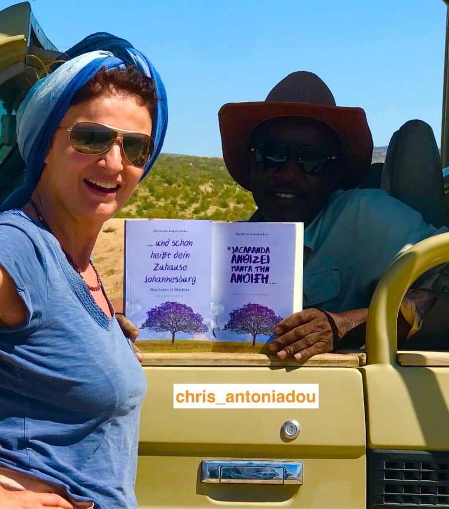 Η Χριστίνα Αντωνιάδου με τα βιβλία της στη Ναμίμπια
