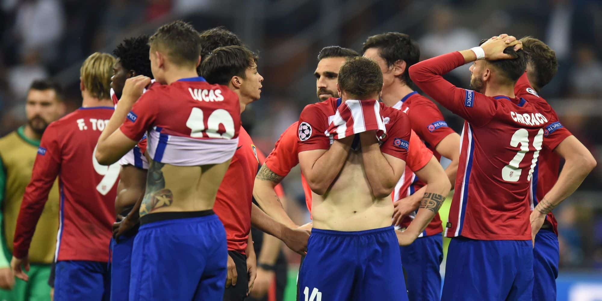 Οι παίκτες της Ατλέτικο Μαδρίτης μετά τον τελικό του Champions League κόντρα στην Ρεάλ στο Μιλάνο