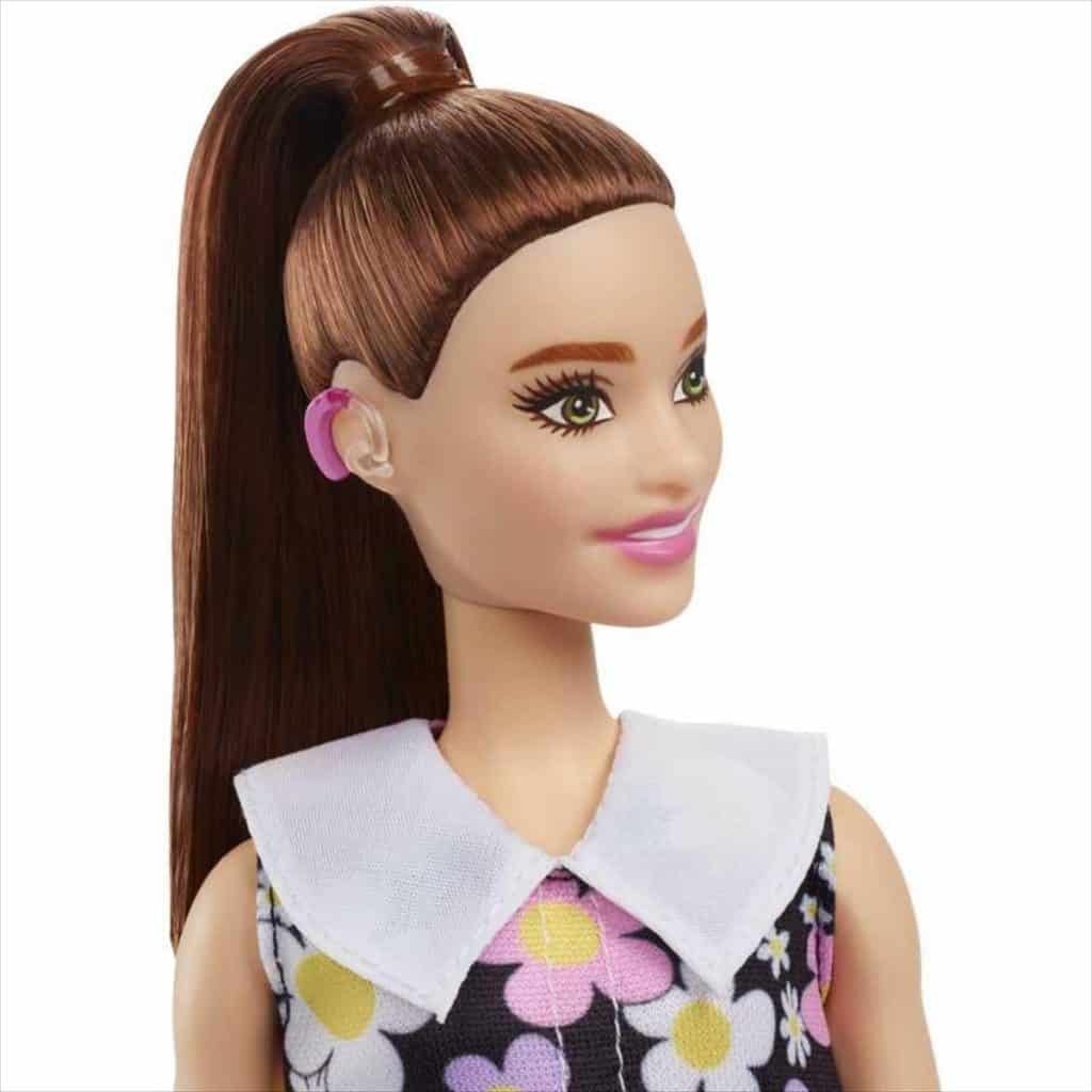 barbie1 - Η Barbie παρουσιάζει την πρώτη κούκλα με ακουστικά βαρηκοΐας και την κούκλα Ken με λεύκη (εικόνες)