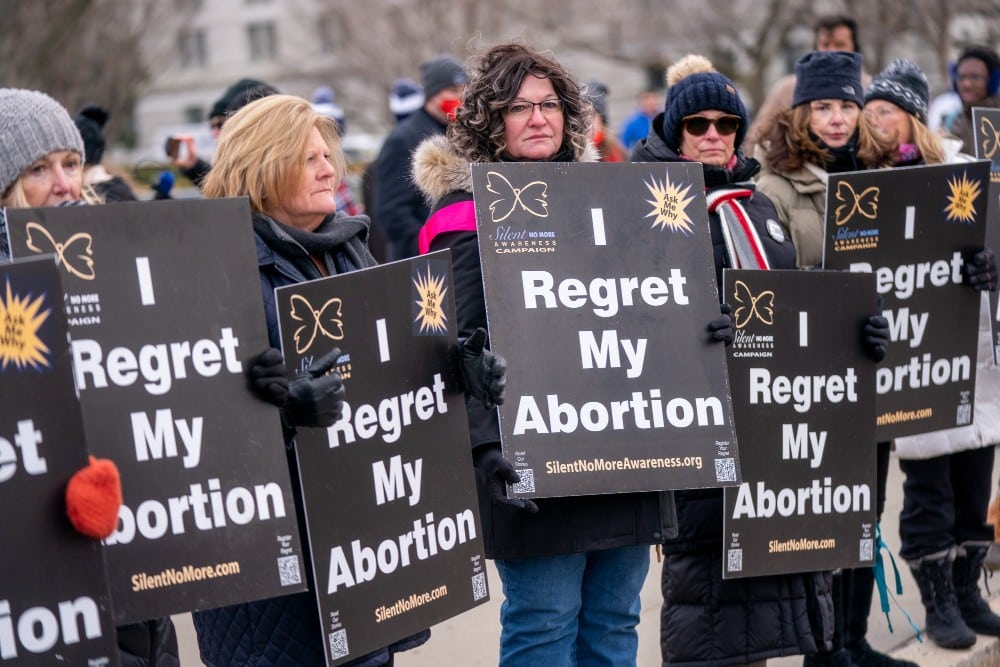 Διαδηλώσεις στις ΗΠΑ για τον νόμο της άμβλωσης