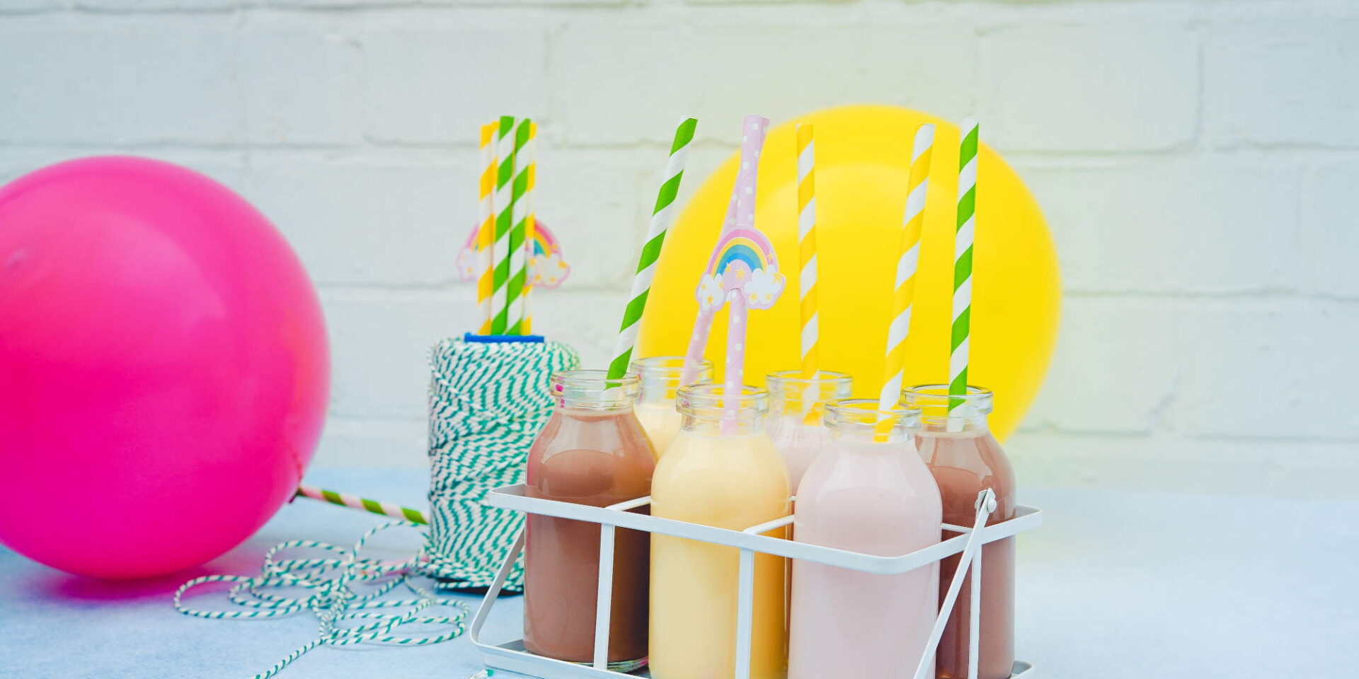 Smoothie με χρωματιστά καλαμάκια