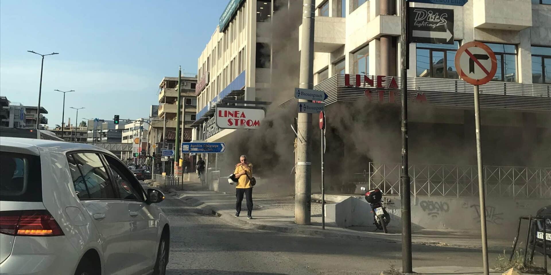 Φωτιά σε κατάστημα με στρώματα στη Λεωφόρο Κηφισίας