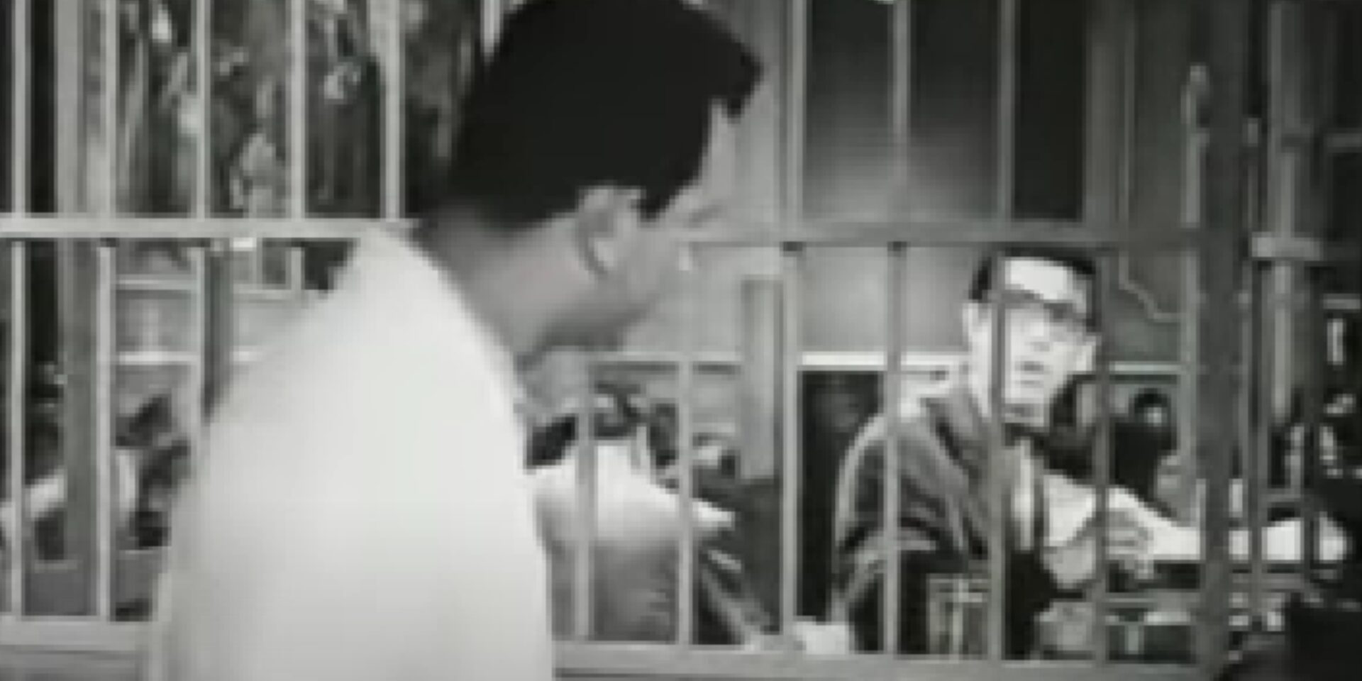 Ο Κώστας Γκουσγκούνης στην ταινία «Μια ζωή την έχουμε»