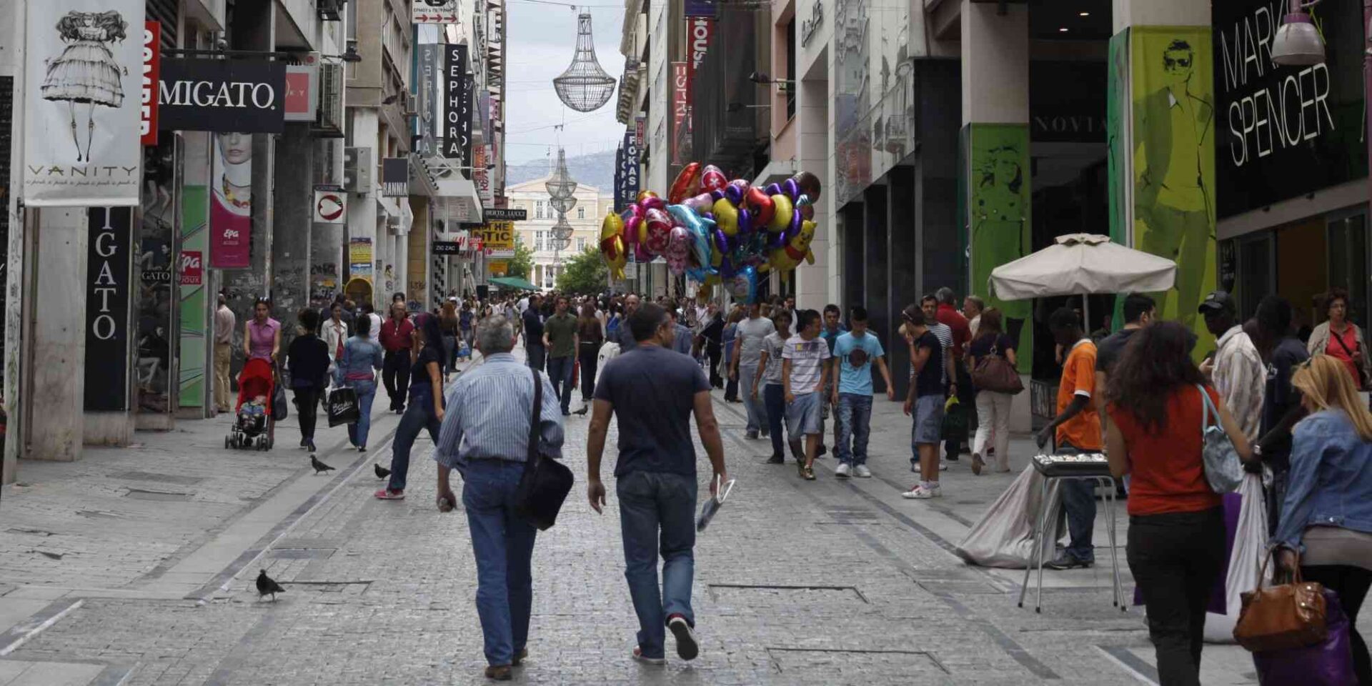 Κόσμος στην Ερμού