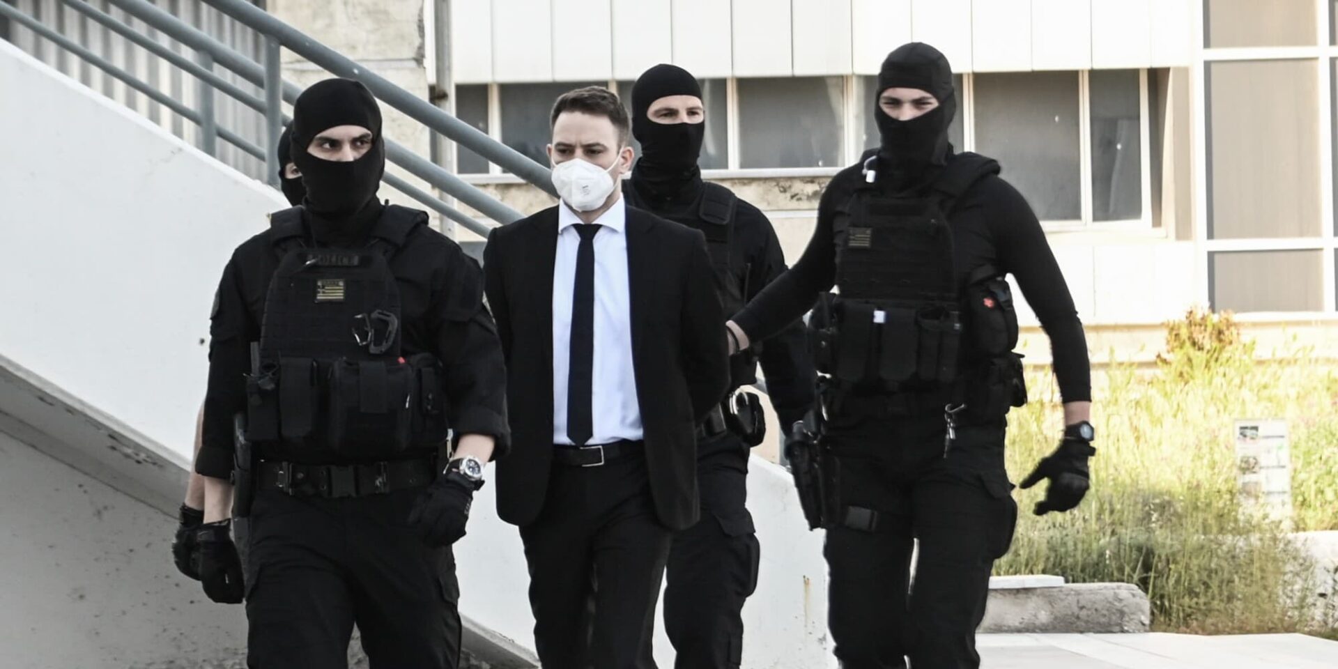 O Μπάμπης Αναγνωστόπουλος στο δικαστήριο