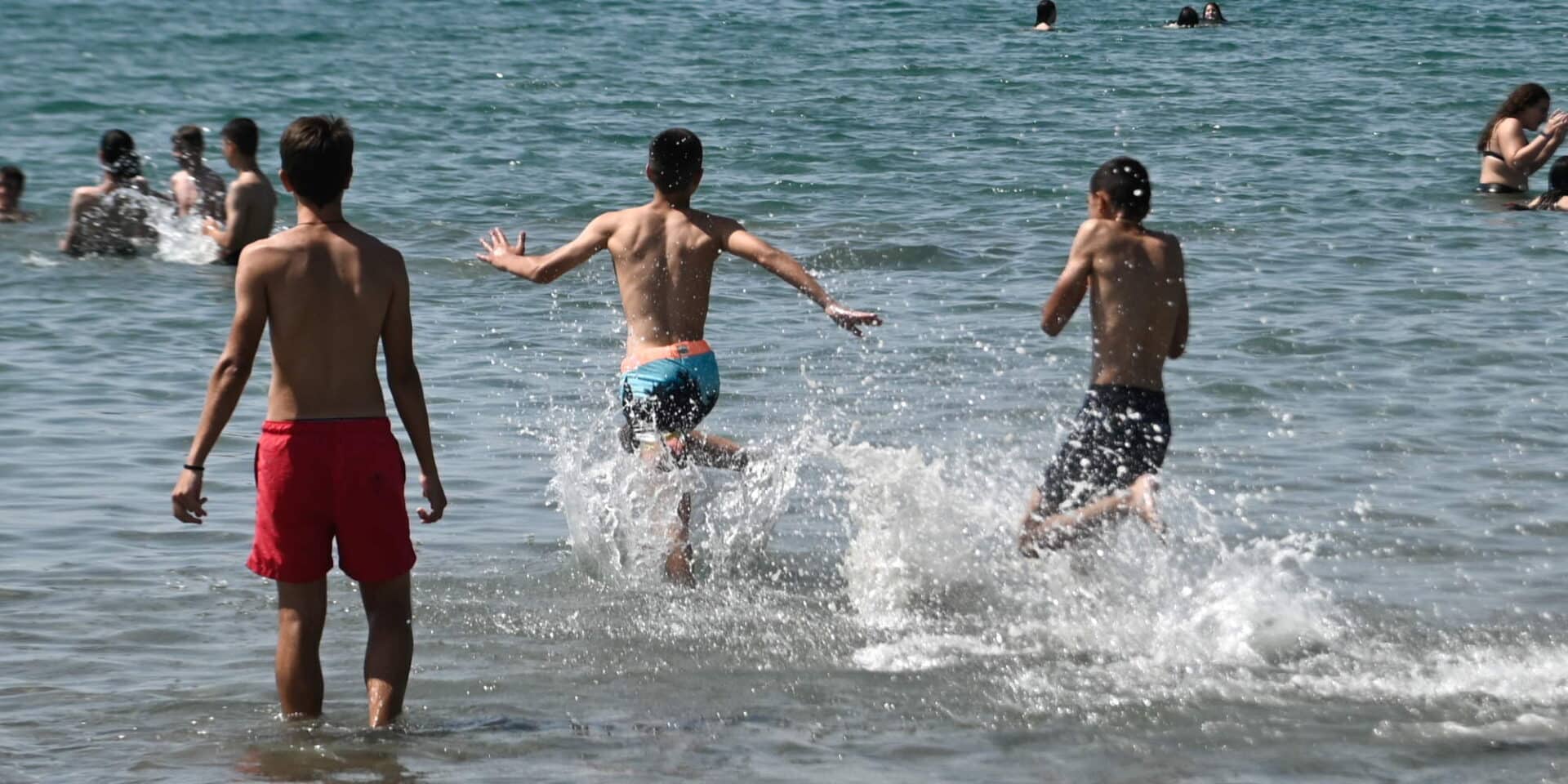 Καλοκαιρινός καιρός σε παραλία της Αττικής