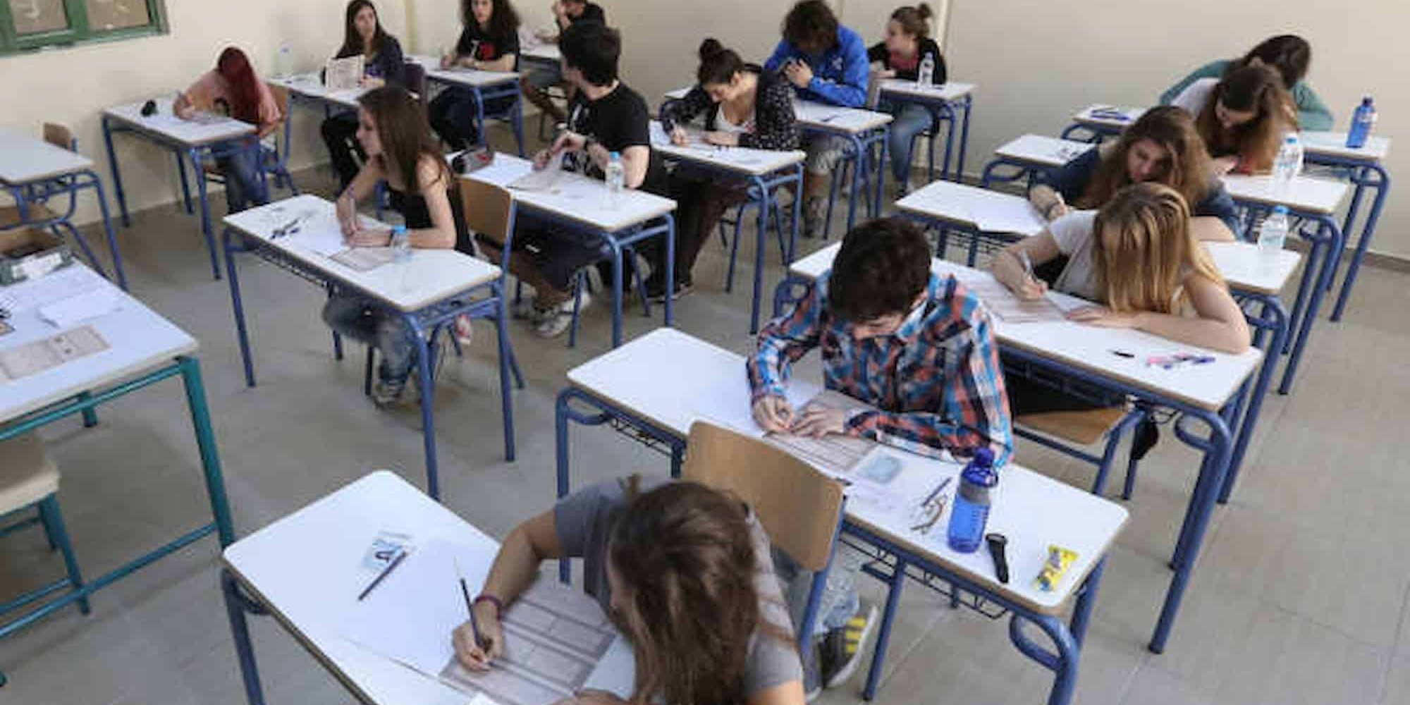 Μαθητές γράφουν στις Πανελλήνιες