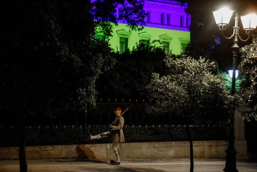 Το προεδρικό μέγαρο φωταγωγήθηκε στα χρώματα της Ουκρανίας / Φωτογραφία: Eurokinissi