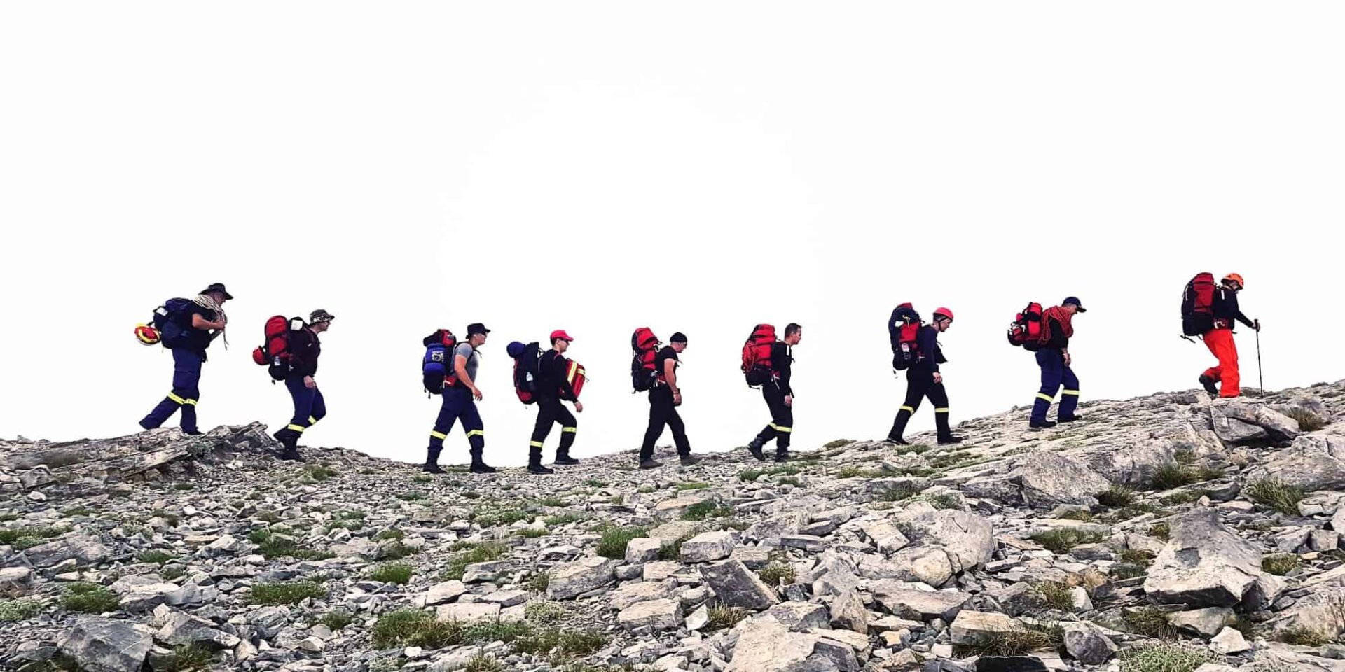 Πυροσβέστες σε επιχείρηση διάσωσης στον Όλυμπο
