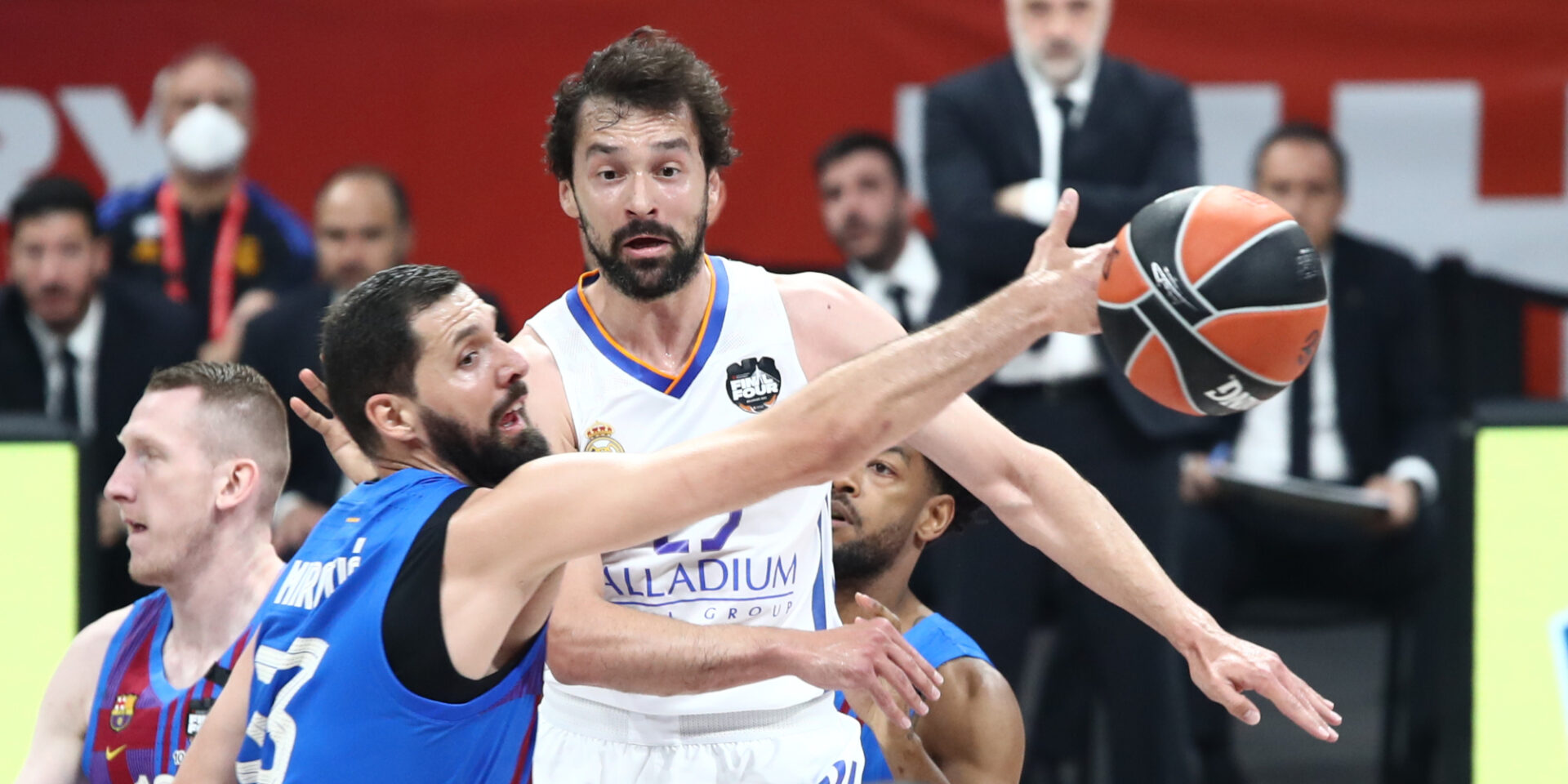 Φάση από τον αγώνα Μπαρτσελόνα - Ρεάλ Μαδρίτης