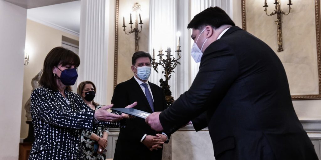 Ο νέος πρέσβης των ΗΠΑ στην Ελλάδα Τζ. Τσούνης, επέδωσε τα διαπιστευτήριά του στην ΠτΔ Κ. Σακελλαροπούλου