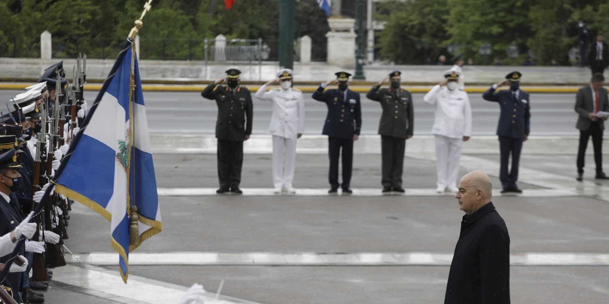 O Νίκος Δένδιας στην υποδοχή του βασιλικού ζεύγους του Βελγίου