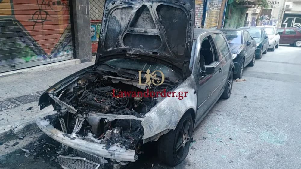 Επίθεση με μολότοφ στη Χαριλάου Τρικούπη – Σημειώθηκαν ζημιές σε 3 αυτοκίνητα (εικόνες & βίντεο)