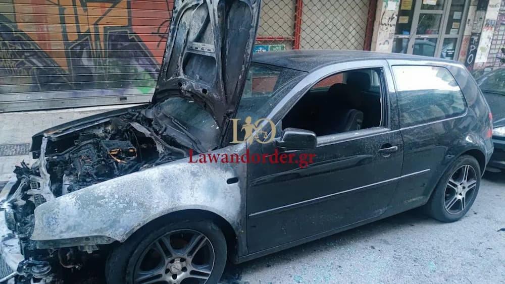 Επίθεση με μολότοφ στη Χαριλάου Τρικούπη – Σημειώθηκαν ζημιές σε 3 αυτοκίνητα (εικόνες & βίντεο)
