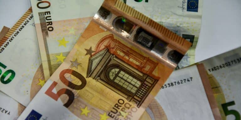 Έρχεται έκτακτο οικονομικό επίδομα τα Χριστούγεννα – Ποιους αφορά, πότε θα δοθεί