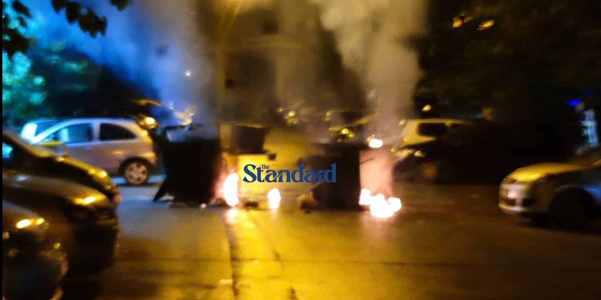 Καμμένοι κάδοι στα Εξάρχεια