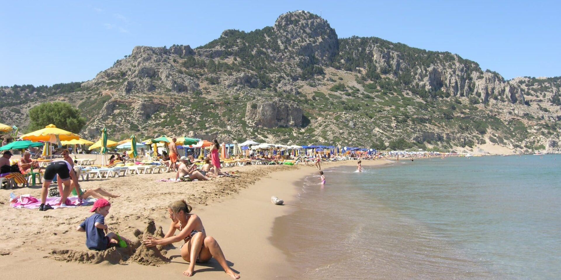 Τουρίστες σε παραλία