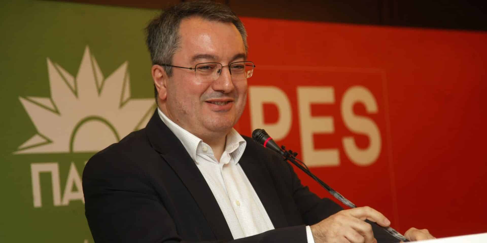 Διαφωνεί ο Ηλίας Μόσιαλος για την 4η δόση