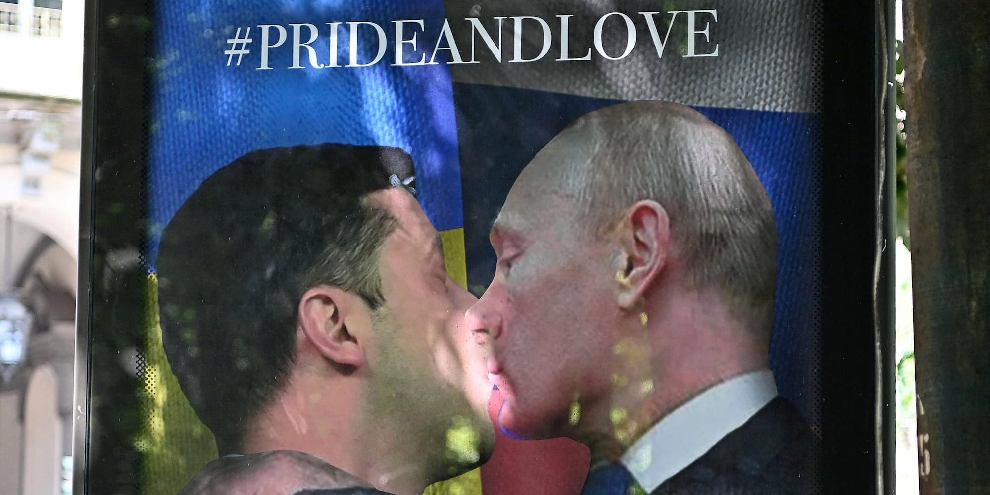 Η εικόνα με το φιλί του Πούτιν στον Ζελένσκι