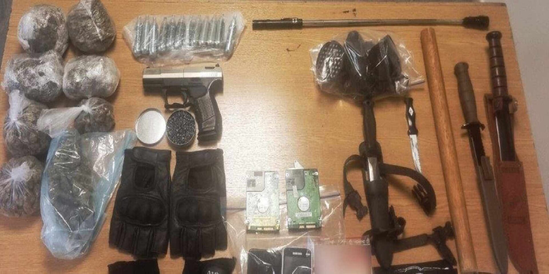 Τα ευρήματα της ΕΛΑΣ στην κατοχή του 30χρονου