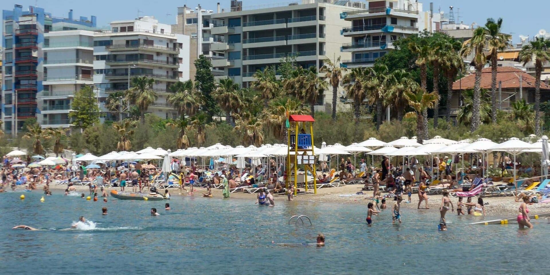 Ηλιόλουστος καιρός σε παραλία