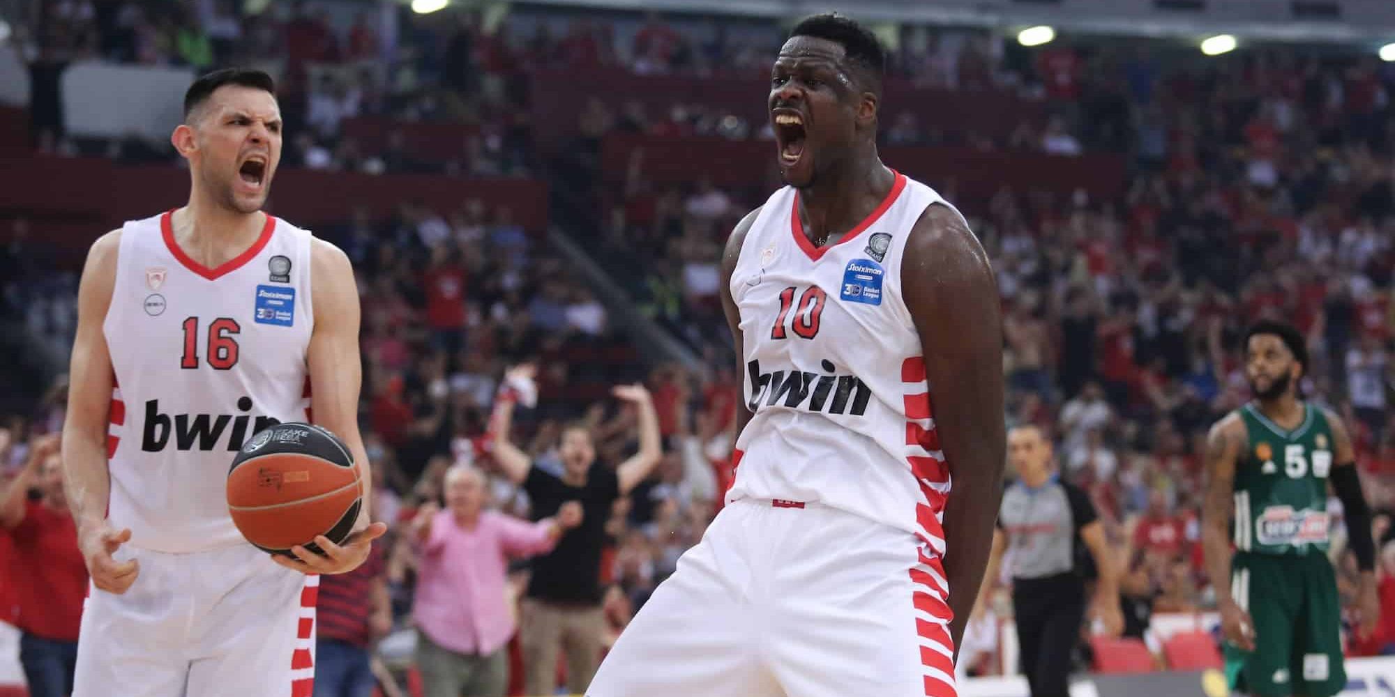 Φάση από το Ολυμπιακός-Παναθηναϊκός για τη Basket League