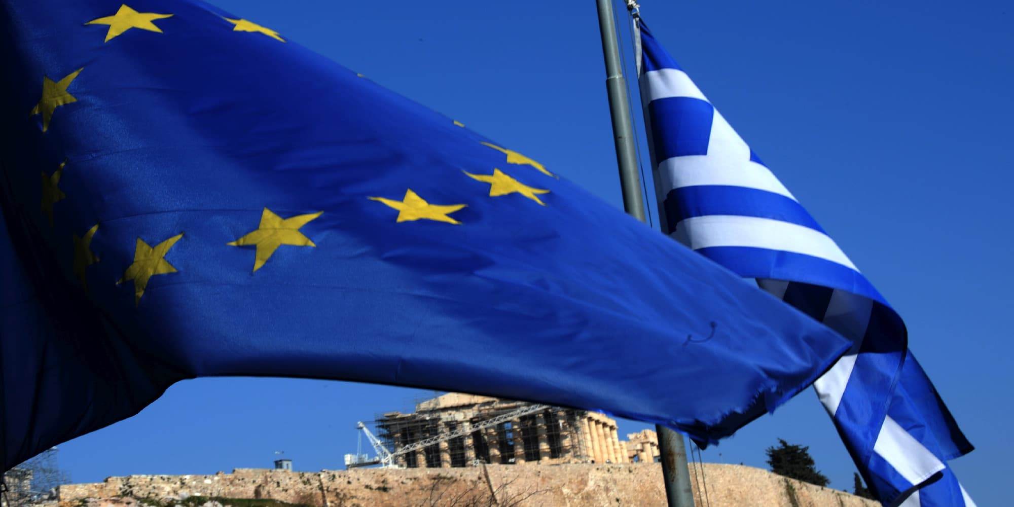 Ευρωπαϊκή και ελληνική σημαία στην Ακρόπολη