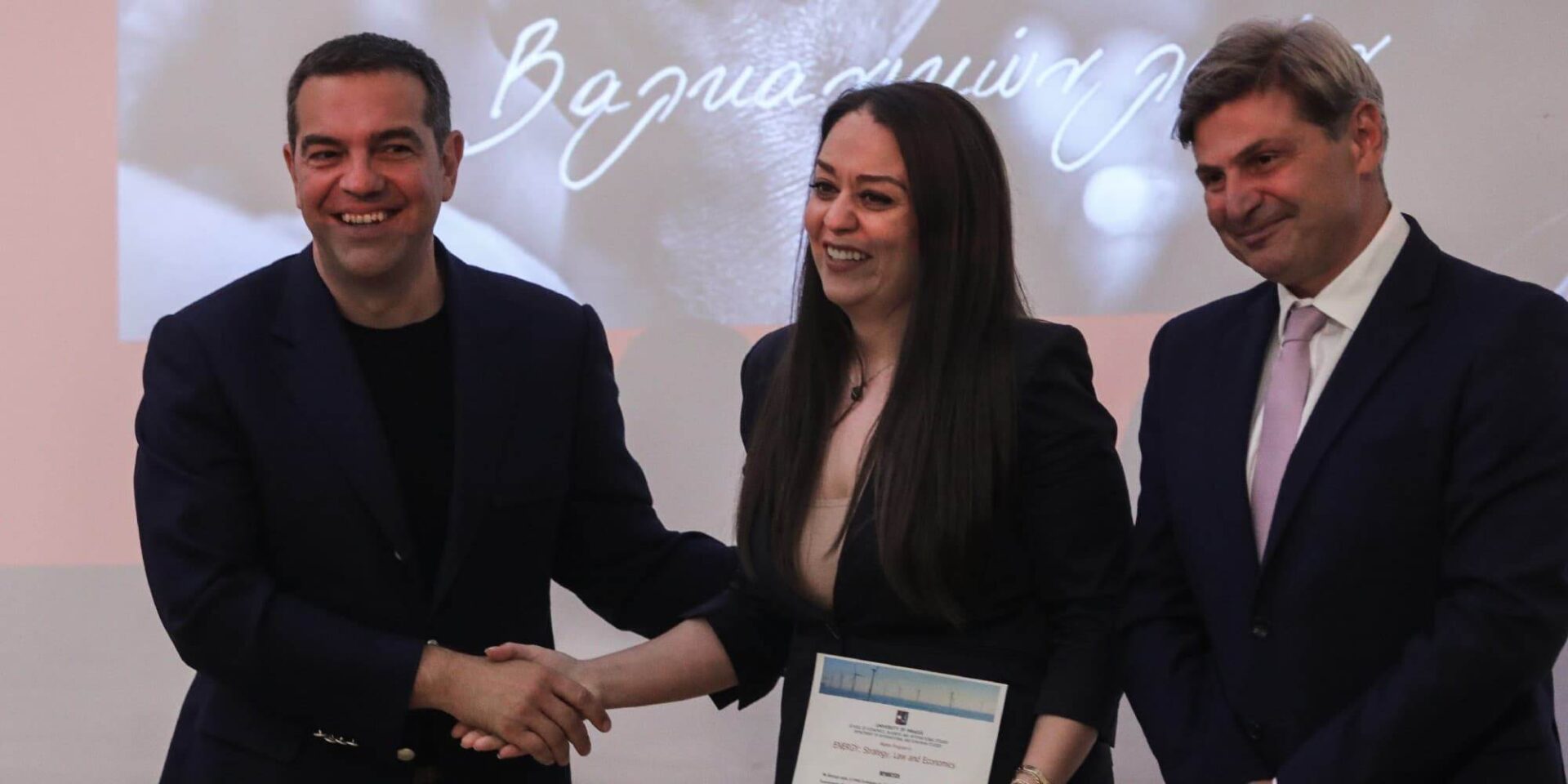 Ο Αλέξης Τσίπρας στην απονομή του α' βραβείου στο Πανεπιστήμιο Πειραιά