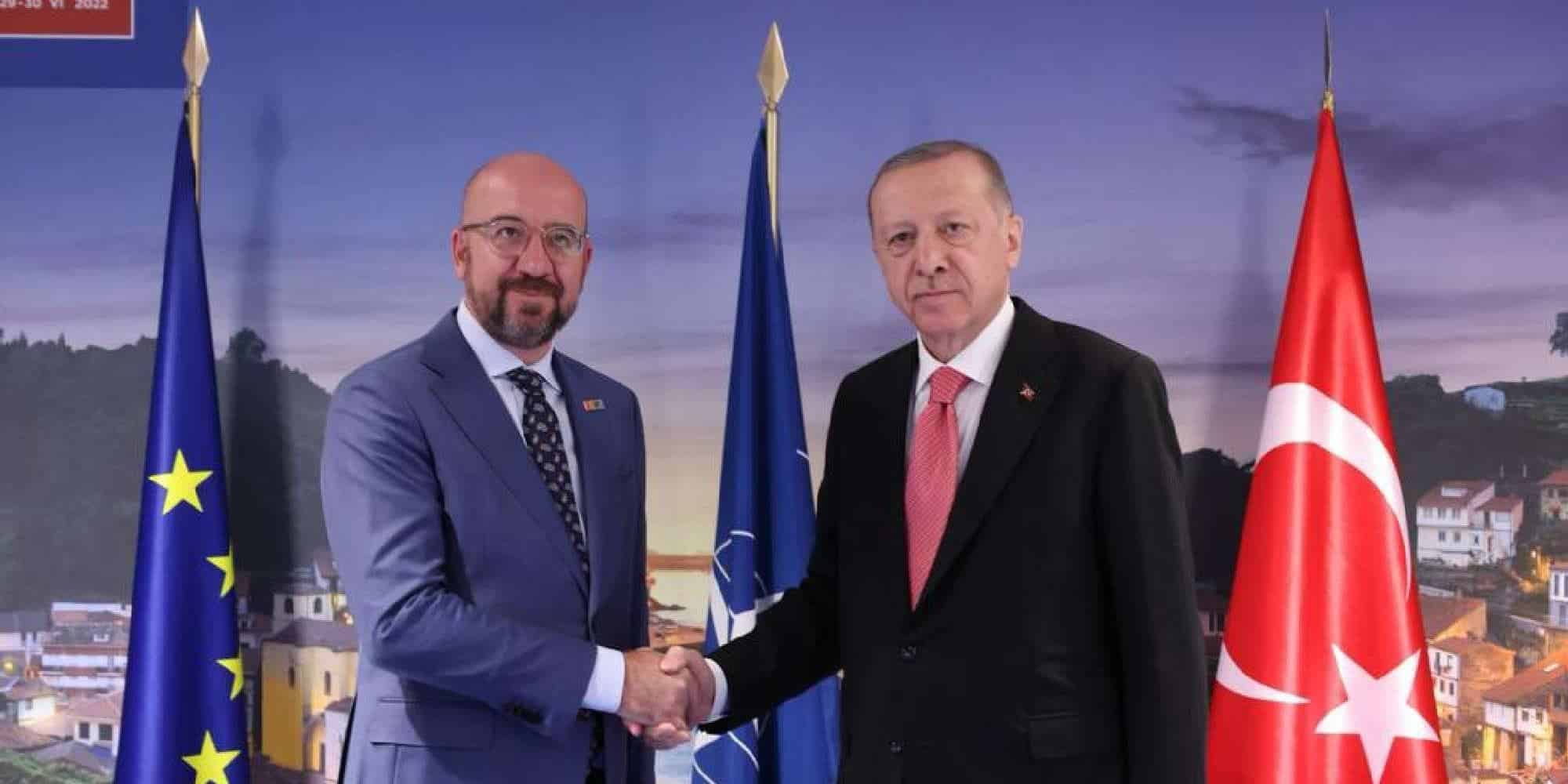O πρόεδρος του Ευρωπαϊκού Συμβουλίου Σαρλ Μισέλ με τον Τούρκο πρόεδρο Ρετζέπ Ταγίπ Ερντογάν