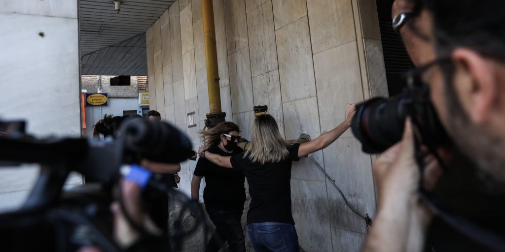 Στη ΓΑΔΑ η αδερφή της Ρούλας Πισπιρίγκου - Της φώναζαν «σκύλα» και «κρέμασμα» (εικόνα & βίντεο)