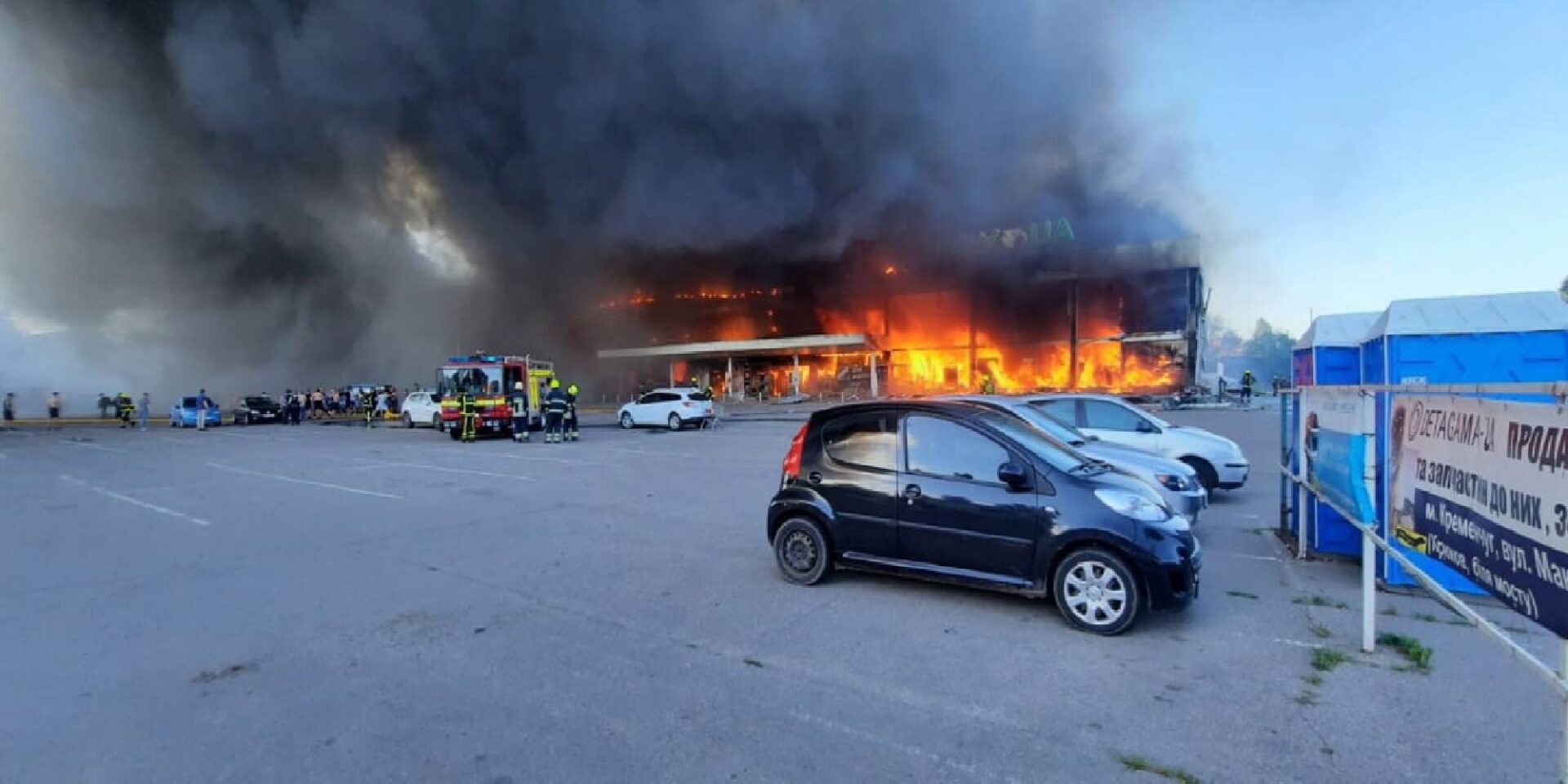Ρωσικοί πύραυλοι έπληξαν εμπορικό κέντρο στην πόλη Κρεμεντσούκ στην κεντρική Ουκρανία