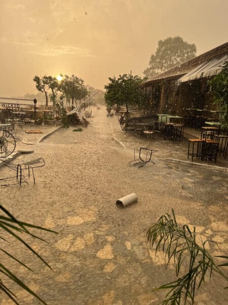 Καταστροφές στα παραλιακά καταστήματα της Γιάλοβας από την Genesis